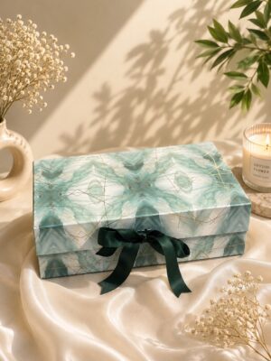COLLAPSIBLE BOX WITH GOLDEN FOIL AND RIBBON | 8x10x4