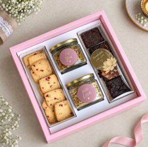 4 BROWNIE BOX + 500GM COOKIE BOX + 2 JAR (200ML - 350ML)