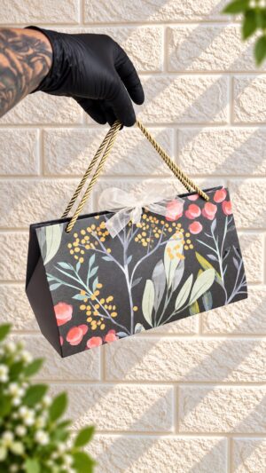 LARGE TRIANGLE GIFT BAG SIZE : 10.5x5.5x6