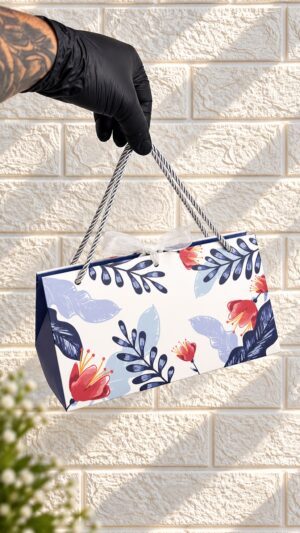 SMALL TRIANGLE BAG SIZE: 8.5x4.5x5