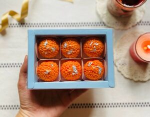 6 LADOO BOX CANDLE
